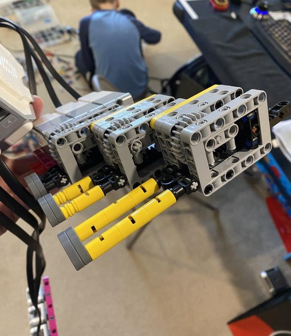 Tuba-playing LEGO robot